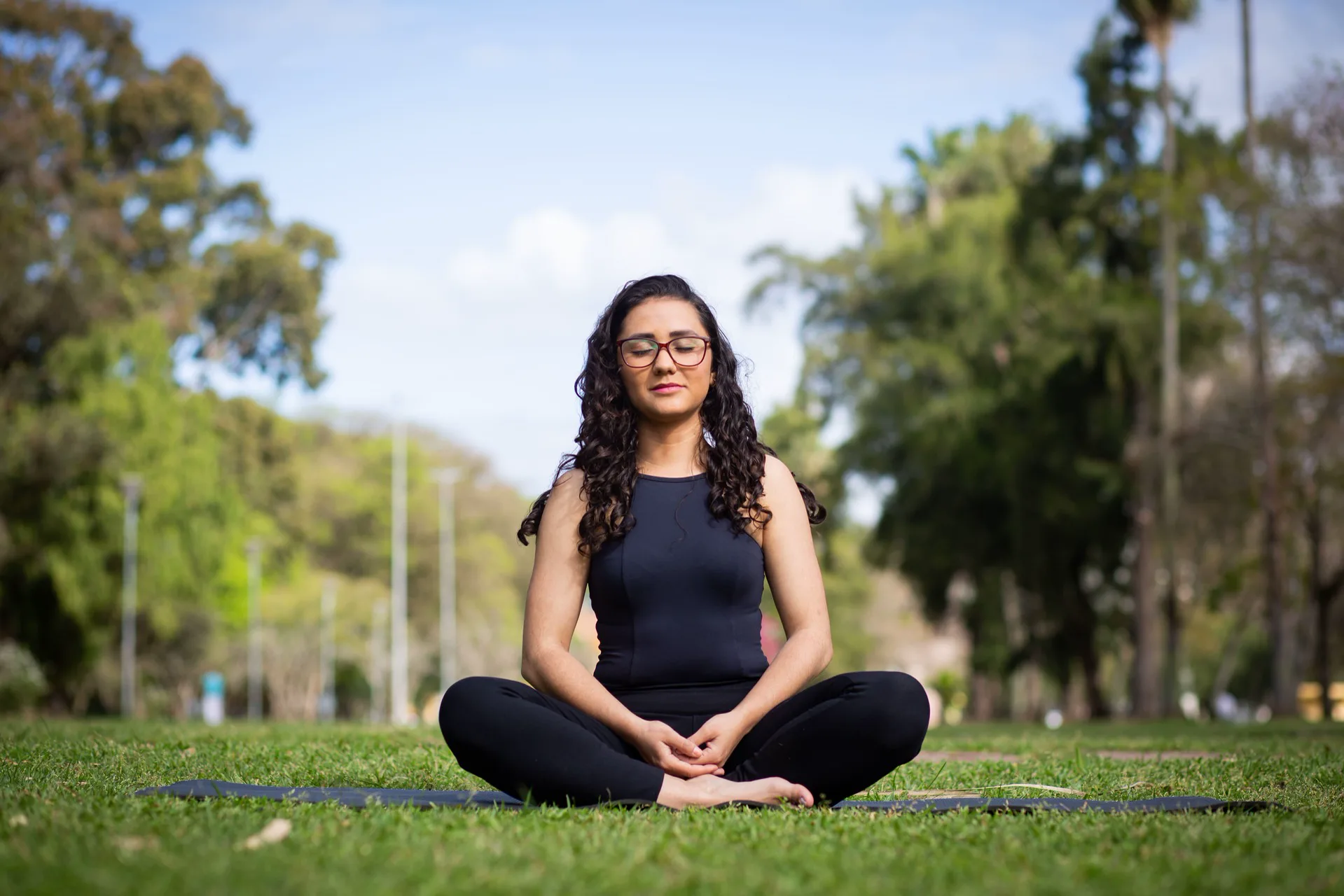 Descubra os Benefícios Transformadores do Yoga para o Corpo e a Mente — Arte em Movimento Yoga